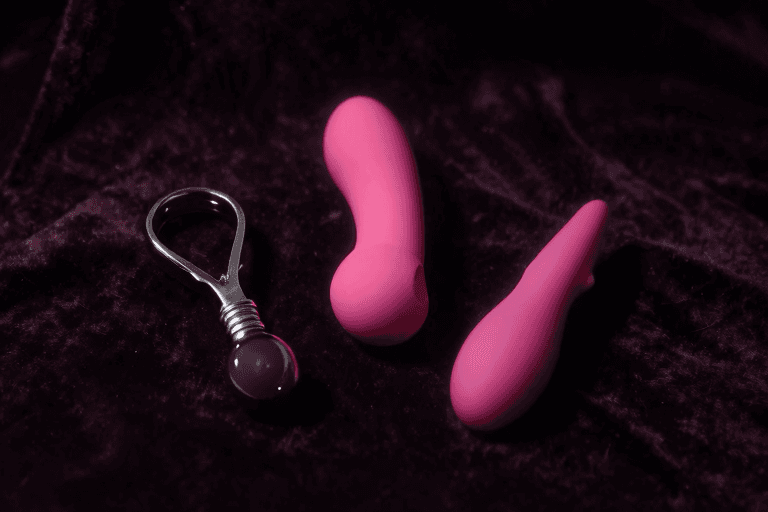 乳首責めグッズ徹底比較——ニップルクリップ・吸引カップ・電動ローター、初心者にベストなのは?